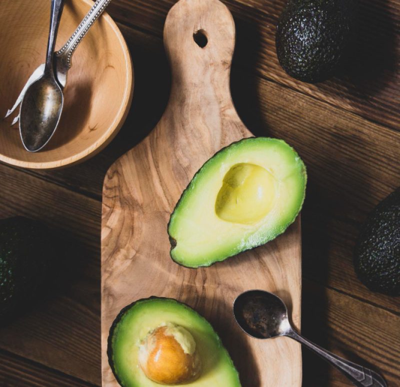 flatlay-food-photo-fresh-avocado-wooden-background flatlay-food-photo-fresh-avocado-wooden-background
